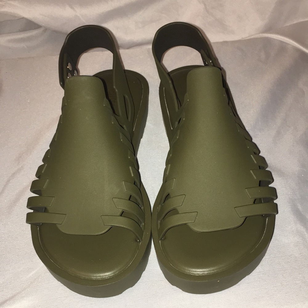 Melissa sandals size 6 an 8